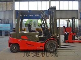 中国叉车和高空作业乐动网页版·官方版在线登入租赁市场蓄势待发